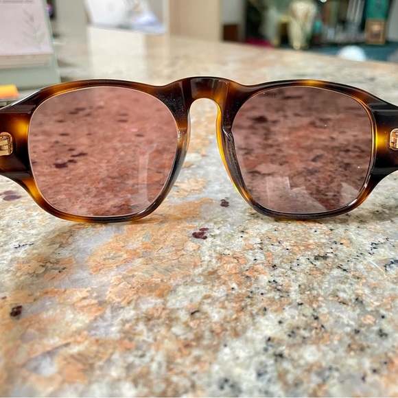 EUC CHANEL SUNGLASSES - Picture 14 of 16